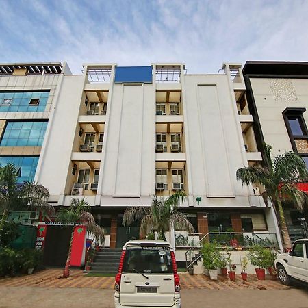 Capital O 32619 Hotel Sugar Palm Gwalior Extérieur photo