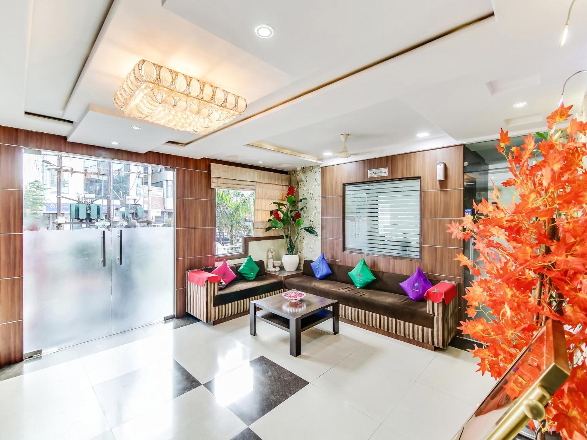 Capital O 32619 Hotel Sugar Palm Gwalior Extérieur photo