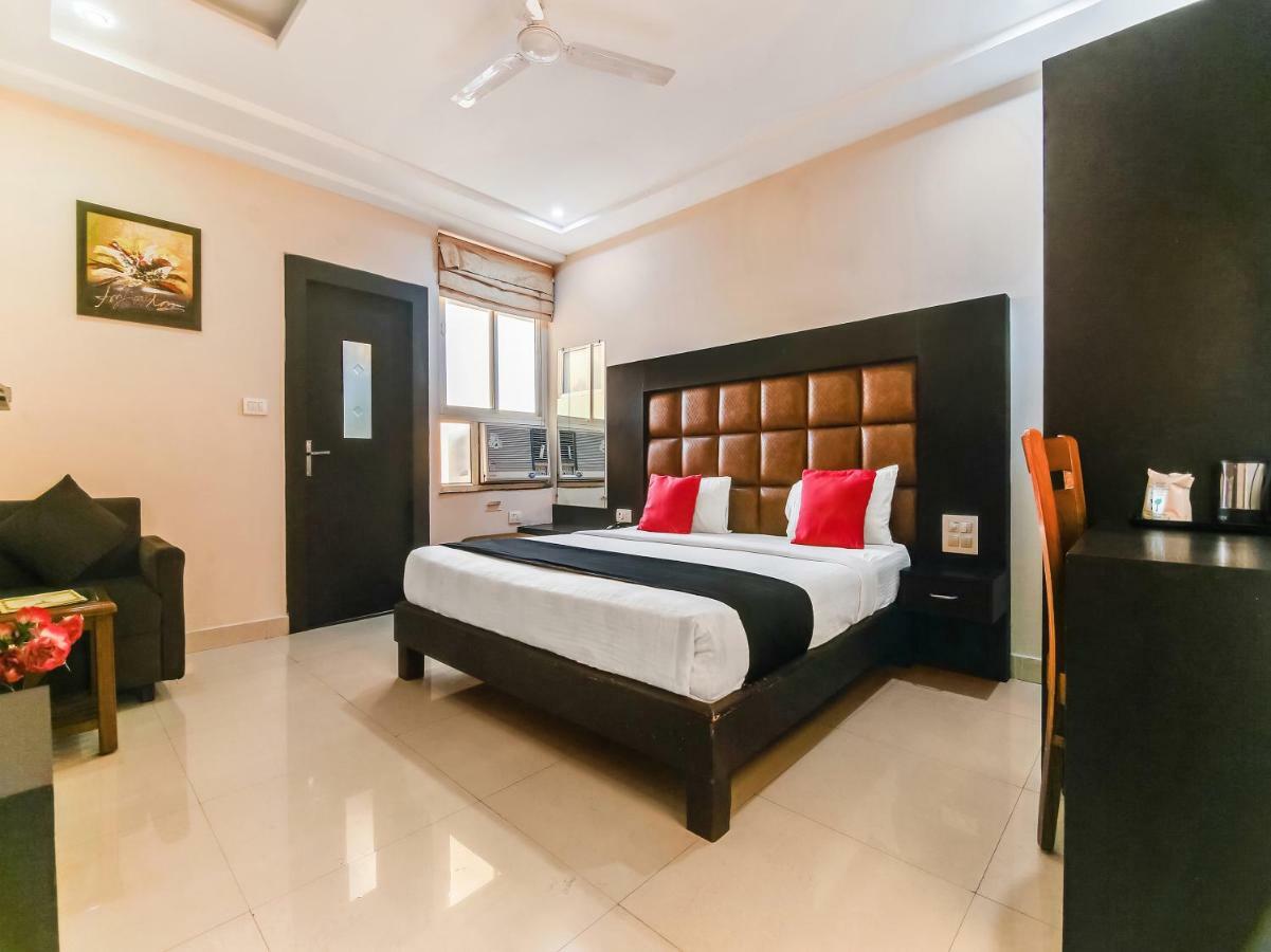 Capital O 32619 Hotel Sugar Palm Gwalior Extérieur photo