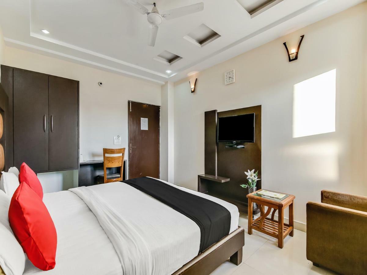 Capital O 32619 Hotel Sugar Palm Gwalior Extérieur photo