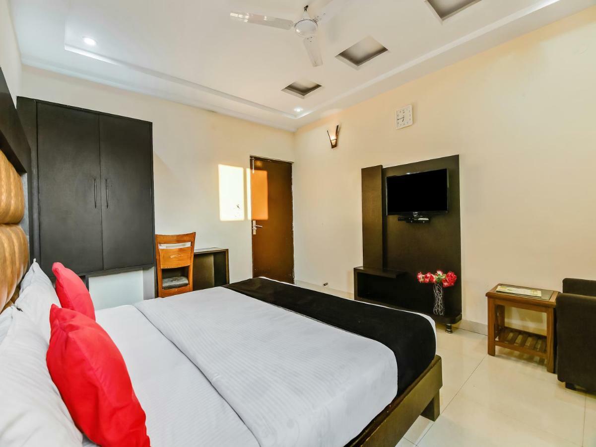 Capital O 32619 Hotel Sugar Palm Gwalior Extérieur photo