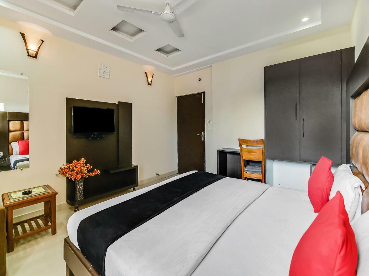 Capital O 32619 Hotel Sugar Palm Gwalior Extérieur photo