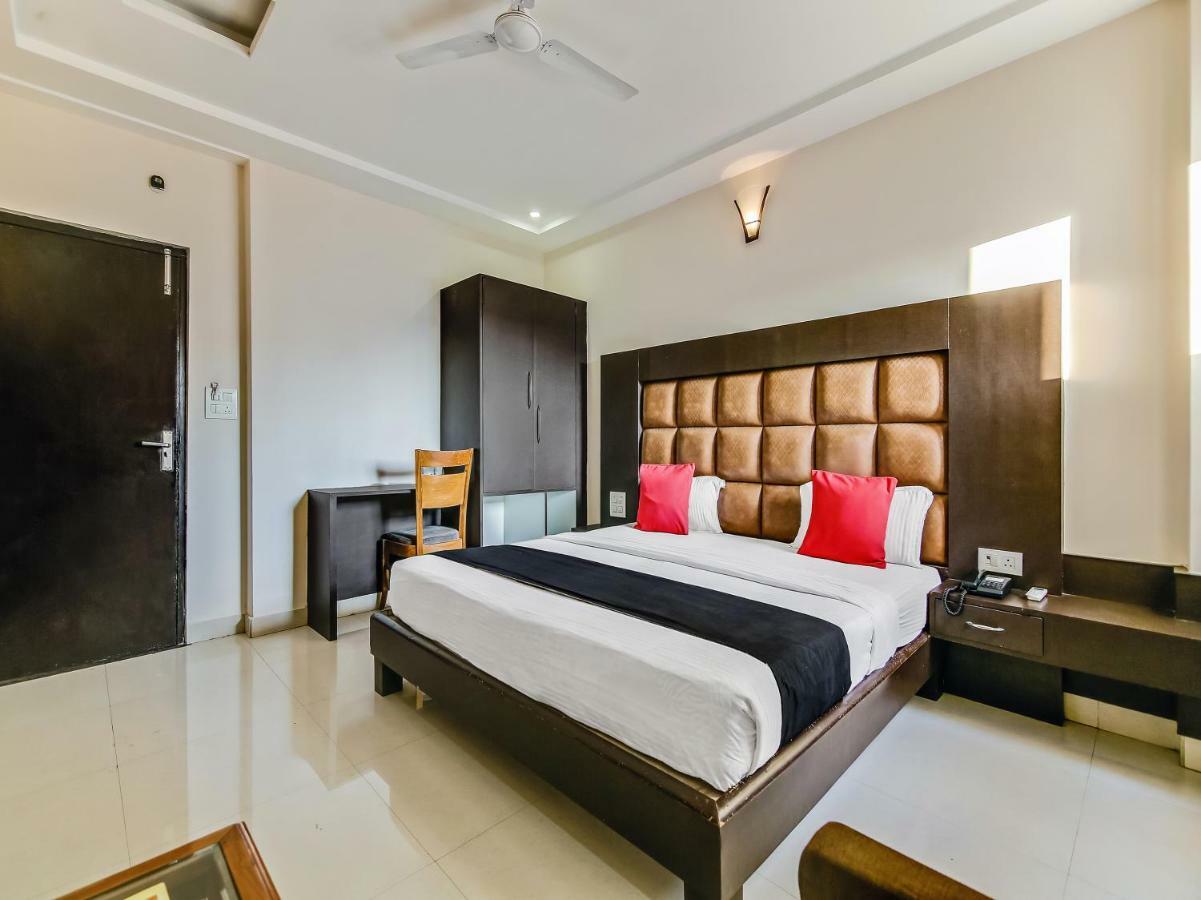 Capital O 32619 Hotel Sugar Palm Gwalior Extérieur photo